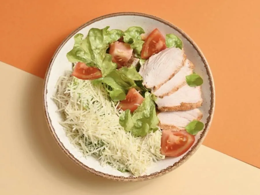 Салат с курицей и сыром